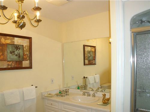 Bed and Breakfast In Elegance Ниагара-он-те-Лейк Экстерьер фото